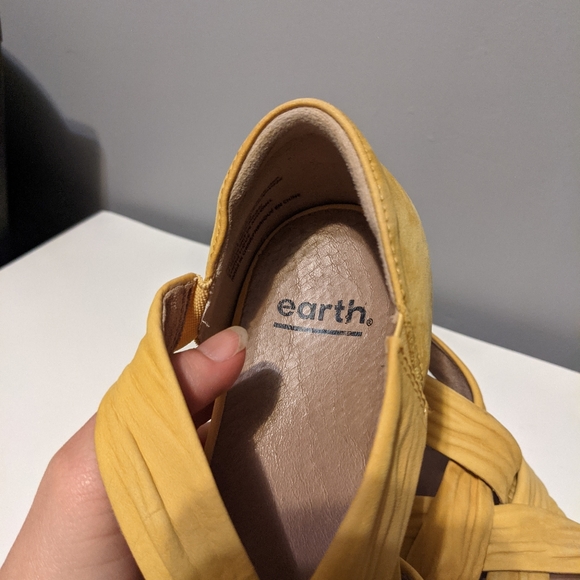 Earth Gemini Slip-on Wedge Sandals Yellow Leather Size 8.5 - Picture 3 of 10